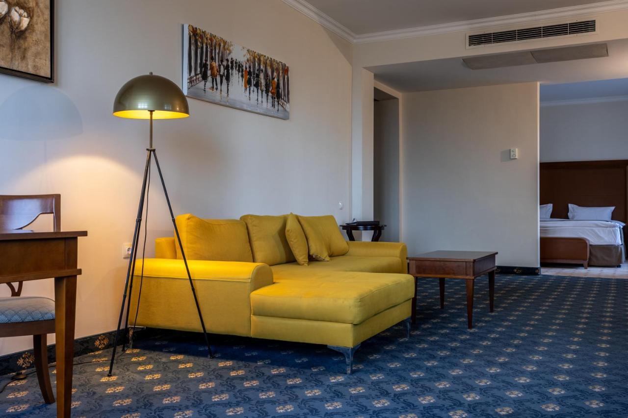 그랜드 호텔 앤 스파 프리모레츠 부르가스 외부 사진 A suite at the hotel