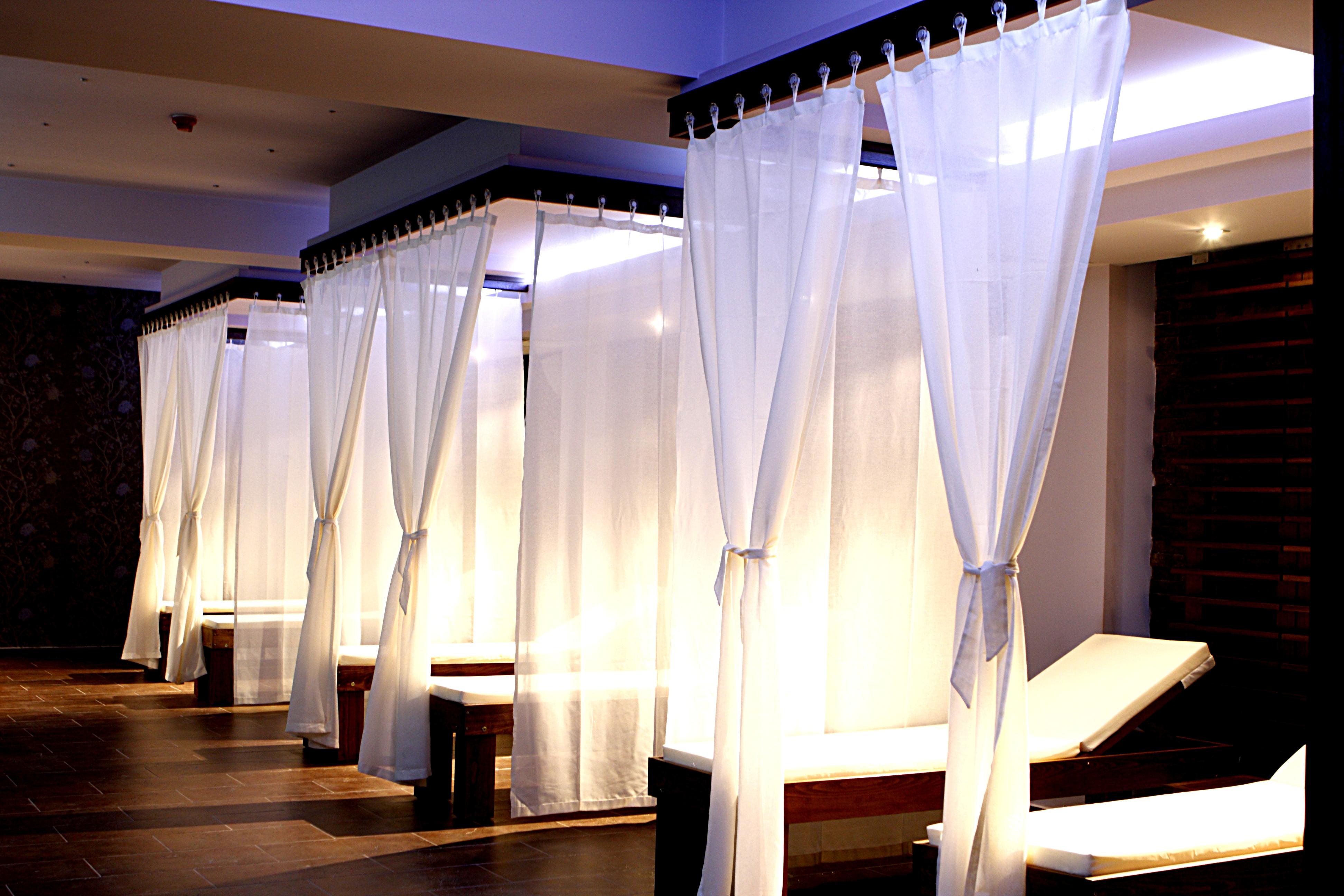 그랜드 호텔 앤 스파 프리모레츠 부르가스 외부 사진 A massage parlor in Singapore