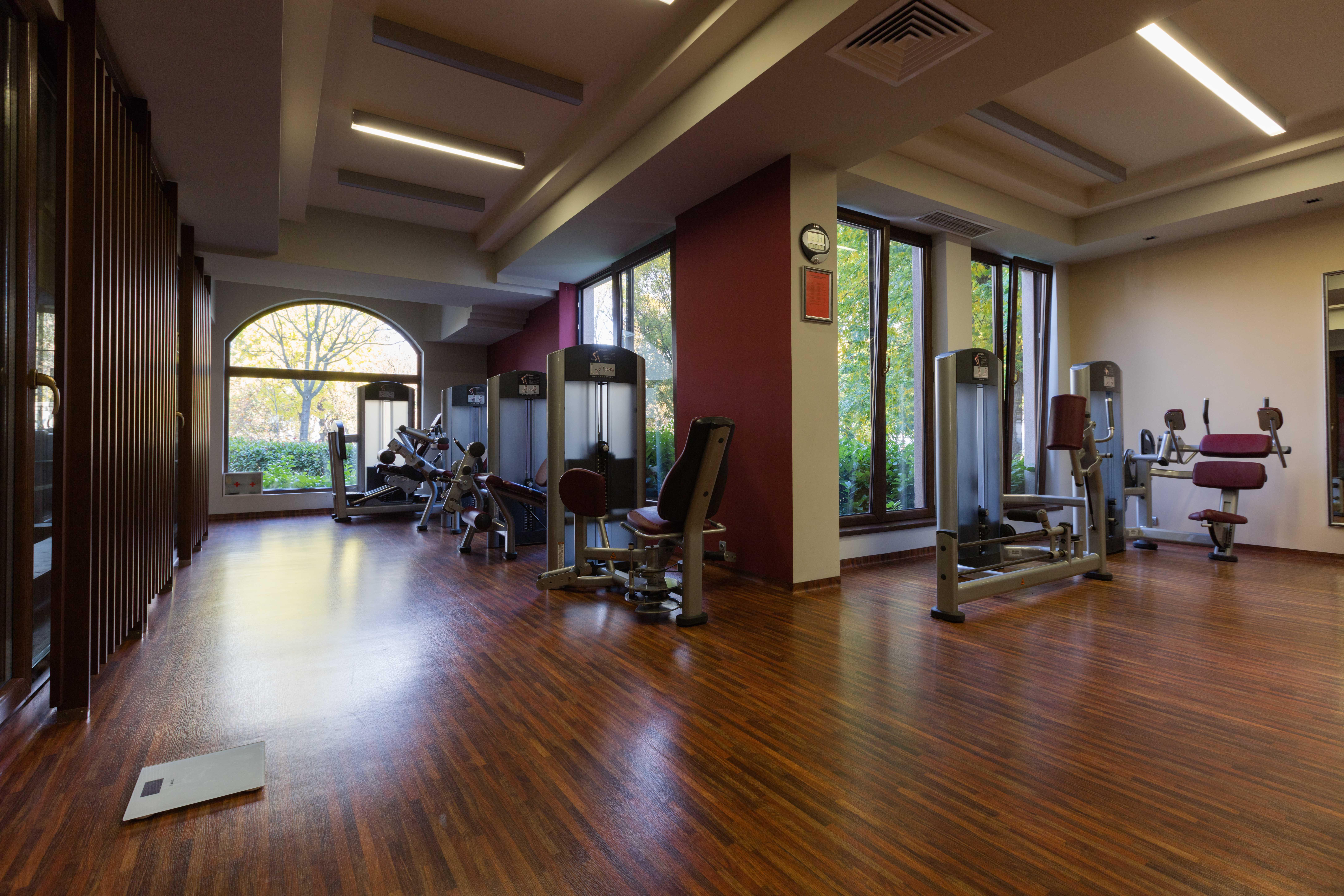 그랜드 호텔 앤 스파 프리모레츠 부르가스 외부 사진 The gym at the University of Novi Sad