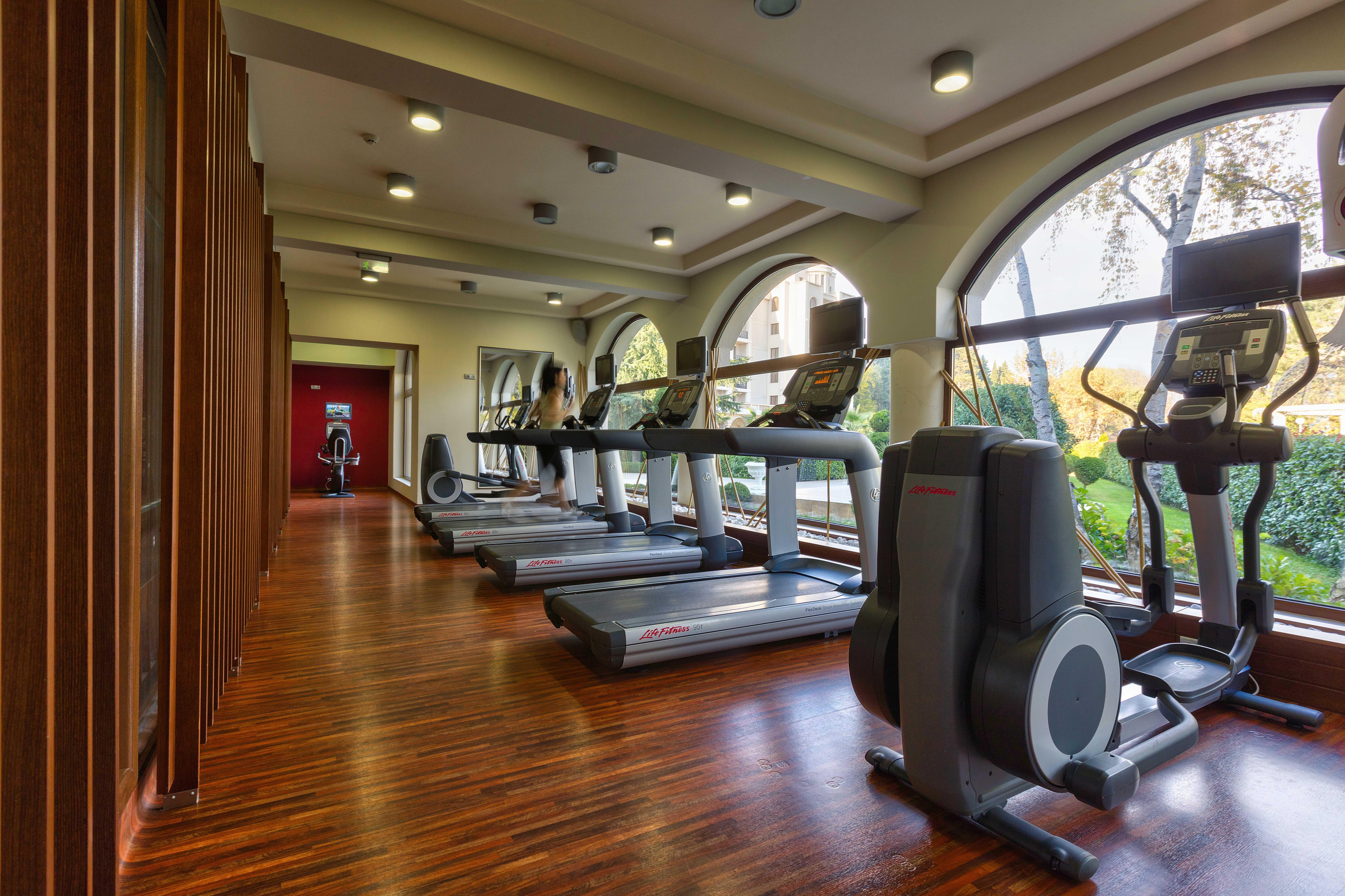 그랜드 호텔 앤 스파 프리모레츠 부르가스 외부 사진 The gym at the hotel