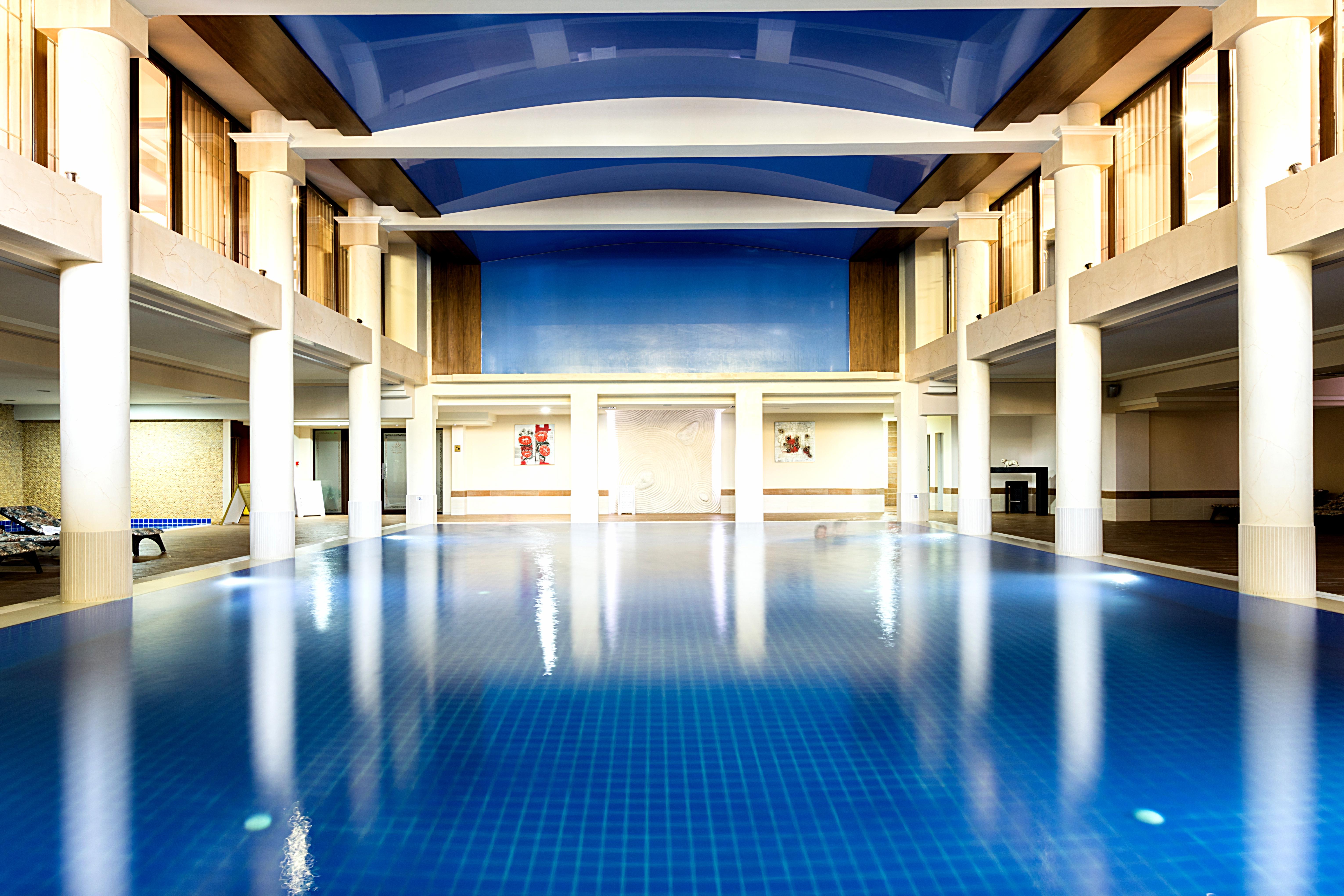그랜드 호텔 앤 스파 프리모레츠 부르가스 외부 사진 Swimming pool